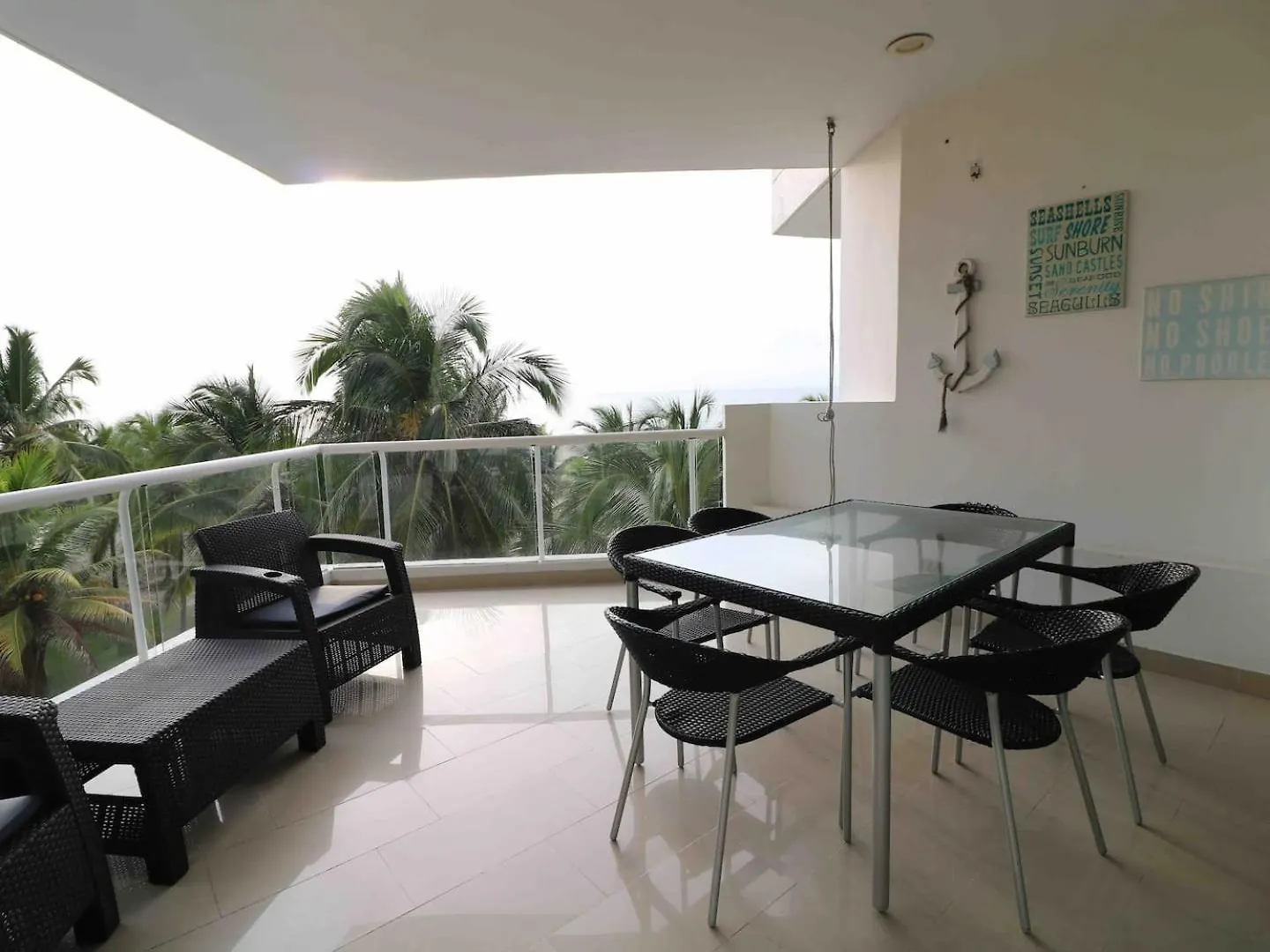 Family-Friendly - Spacious Balcony - Direct Beach Cartagena Colômbia