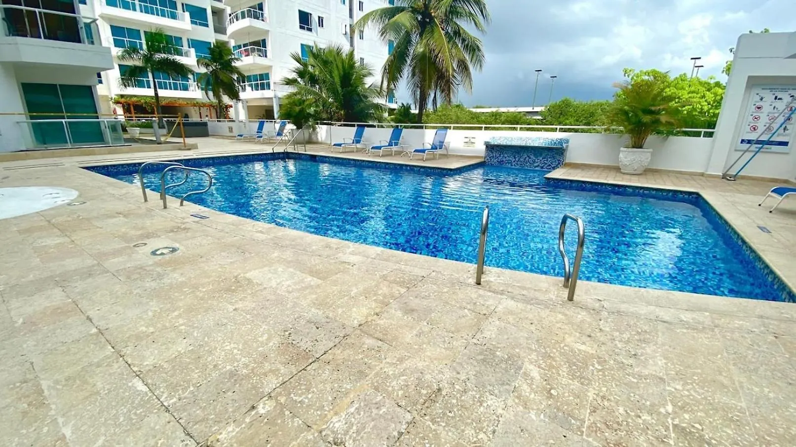 Family-Friendly - Spacious Balcony - Direct Beach Cartagena Casa de Férias